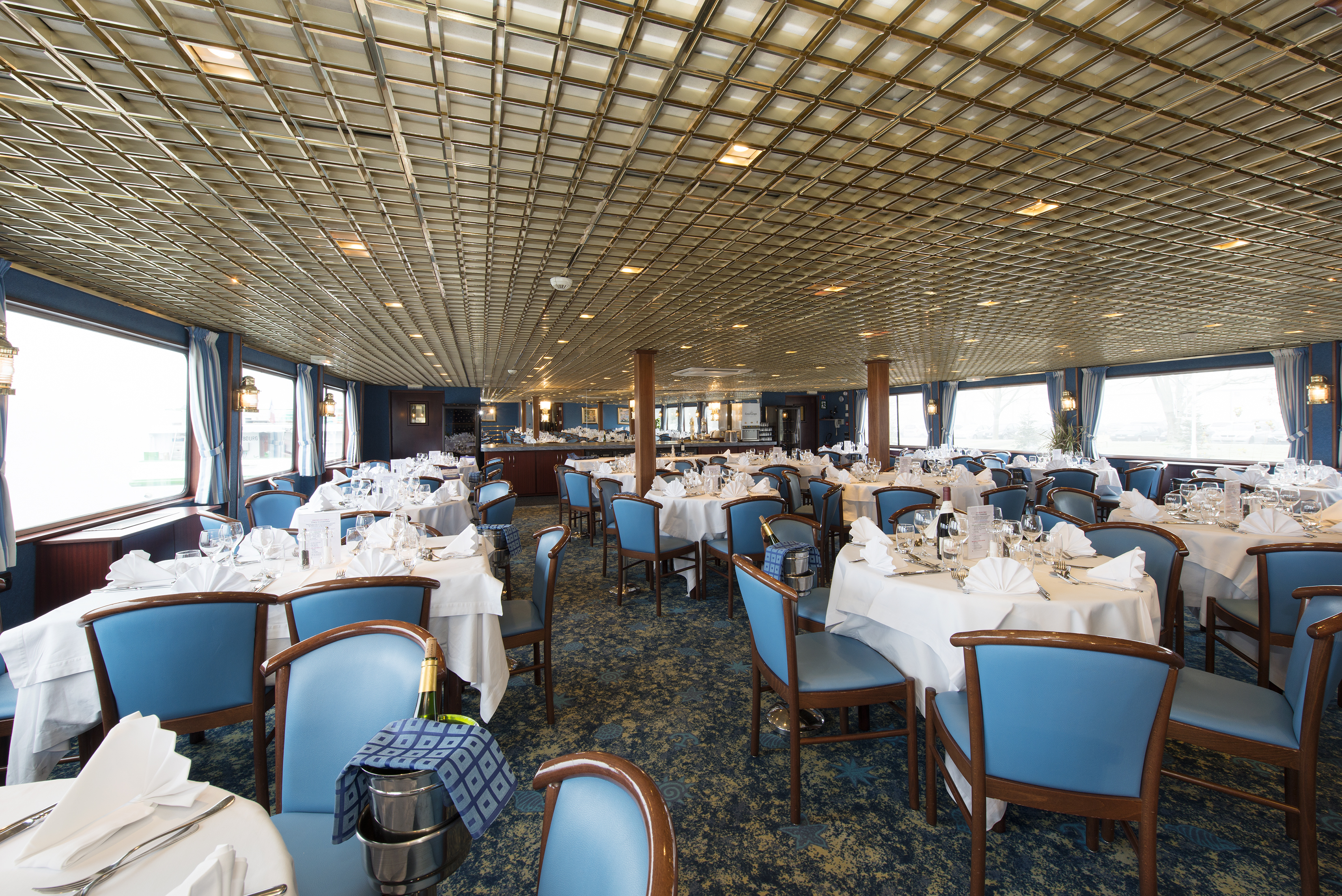 CroisiEurope MS Monet Restaurant 2.jpg